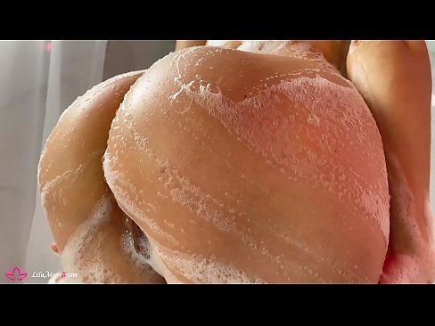 ❤️ Brunette onanerer fisse med vibrator til intens orgasme i brusebad ️ Kvalitets porno at da.verhentai.ru ❌❤